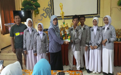 Raih Juara Umum dalam Kompetisi Sains SMP, SMPN 1 Bangilan borong banyak piala