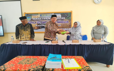 PENUH HARU, UPT SMP NEGERI 1 BANGILAN GELAR SERTIJAB DAN PELEPASAN PURNA TUGAS BAPAK SUKONO, S.Pd., M.Pd.