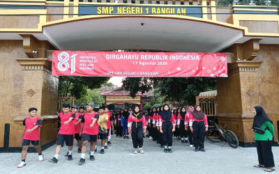 Langkah Semangat Membakar Sore: UPT SMPN 1 Bangilan Resmi Gelar Latihan Perdana Gerak Jalan!